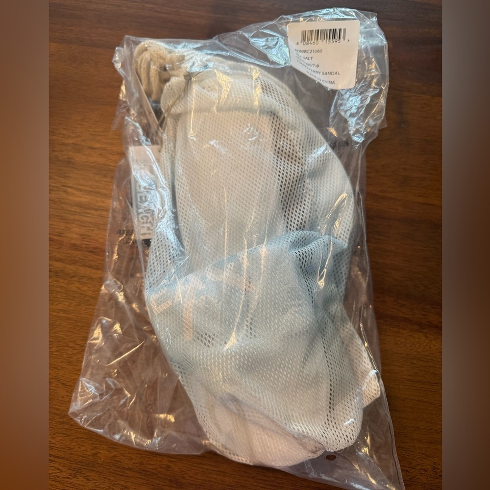 Barefoot Dreams Towel Terry Sandal in Sea Salt NWT - Picture 8 of 9